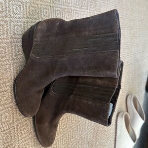 Women brown suede  booties